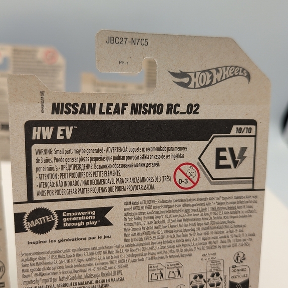 Mattel Hot Wheels Nissan Set - Red, Silver, Green - Picture 7 of 10